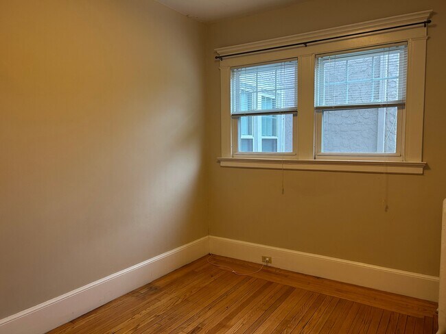 Building Photo - 847 Edgewood Ave