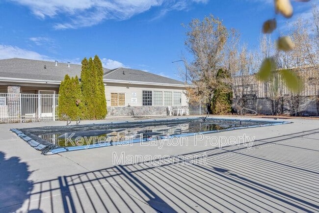 Building Photo - 490 E 700 S