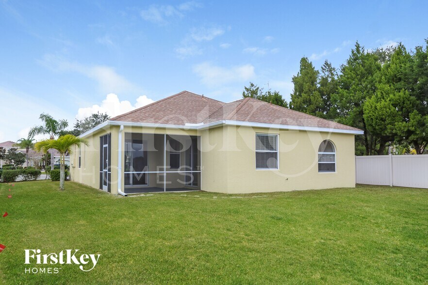 Building Photo - 5624 Lexington Dr