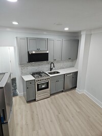 Building Photo - Beautifully Remodeled Townhouse