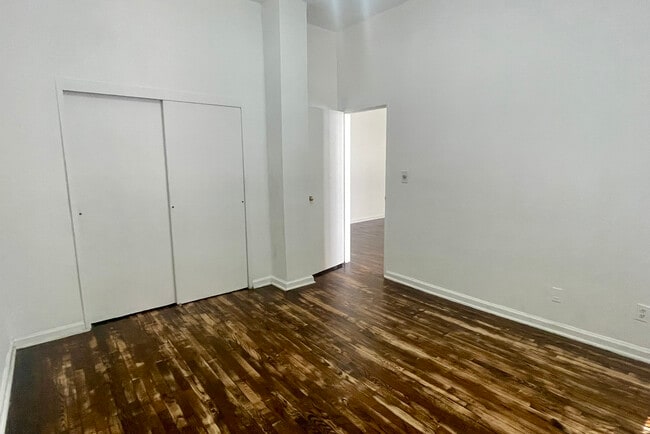 Building Photo - 41 W 71st St