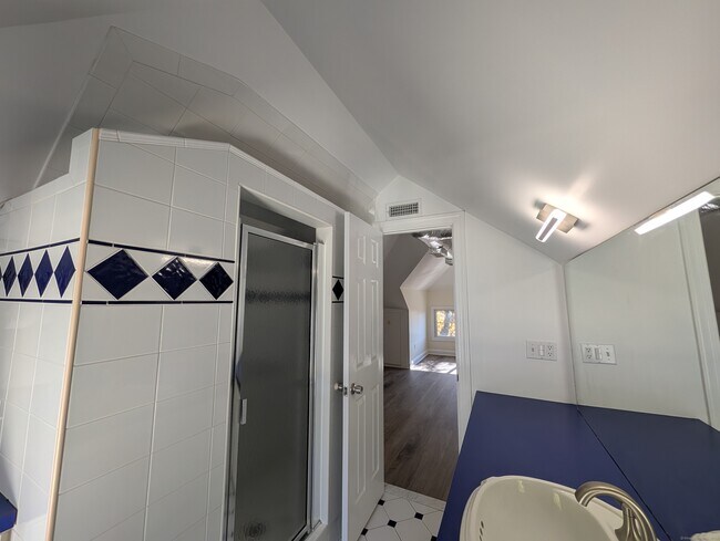 Building Photo - 446 New Haven Ave