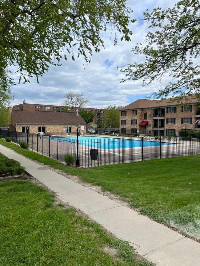 Building Photo - 1728 Fayette Walk