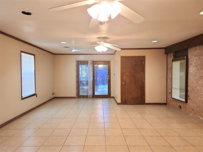 Building Photo - Amazing home ready to move in!