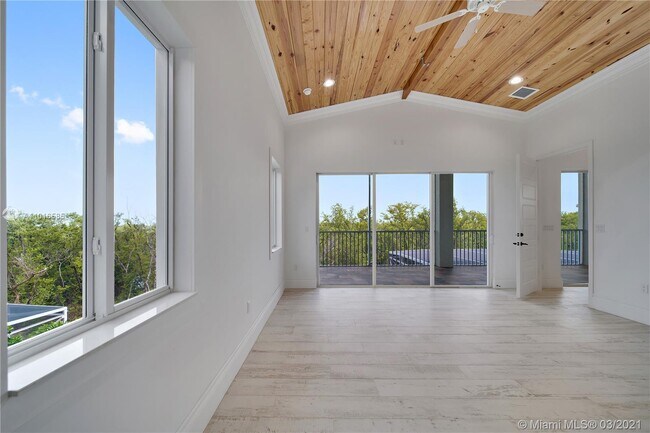 Building Photo - 2 Flamingo Hammock Rd