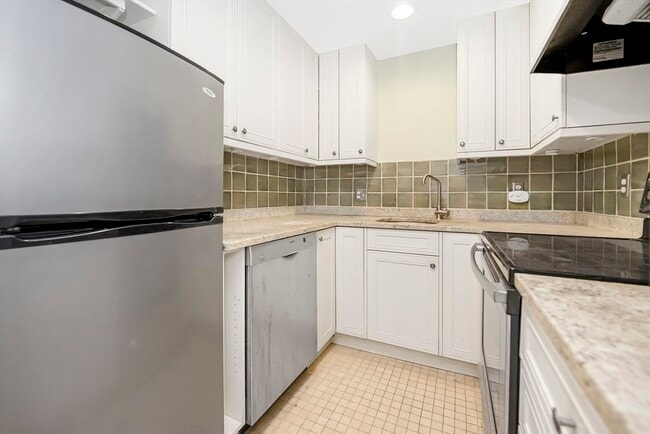 Building Photo - 473 Beacon St