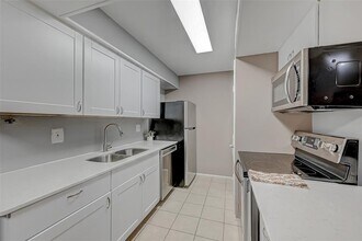 Building Photo - 8201 Richmond Ave.