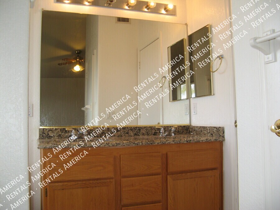 Building Photo - 8536 W Dahlia Dr