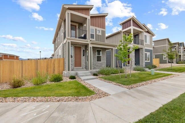 Building Photo - Modern 4BD/3BA Home with Covered Balcony &...