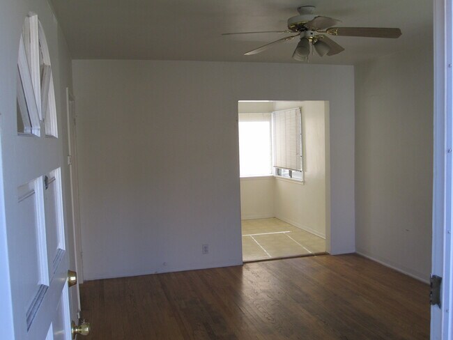 Building Photo - 2550 Greenfield Ave