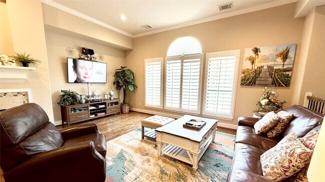 Building Photo - 1013 Gross St