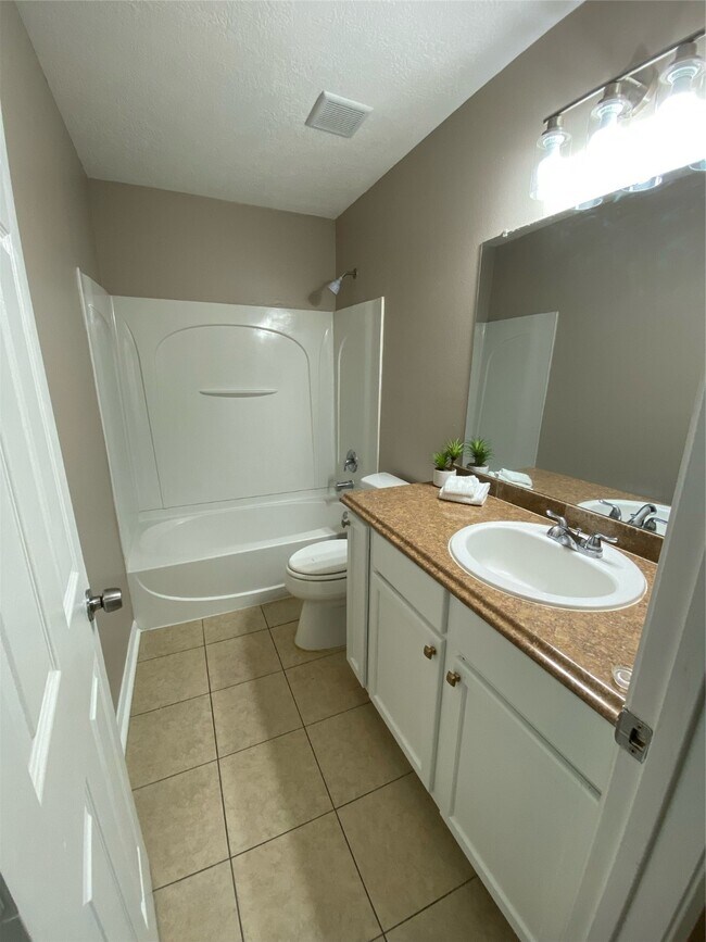 Building Photo - 8825 E Buffalo Cir