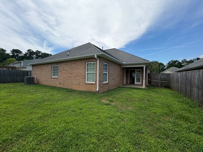 Building Photo - Brick 3/2 House in West Rome- $1,795