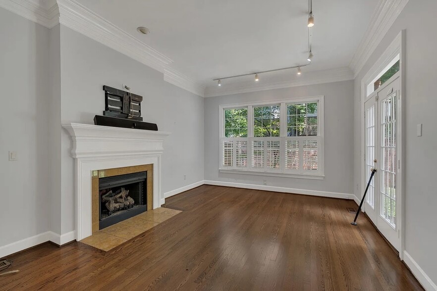 Building Photo - 3600 Bowlingate Ln