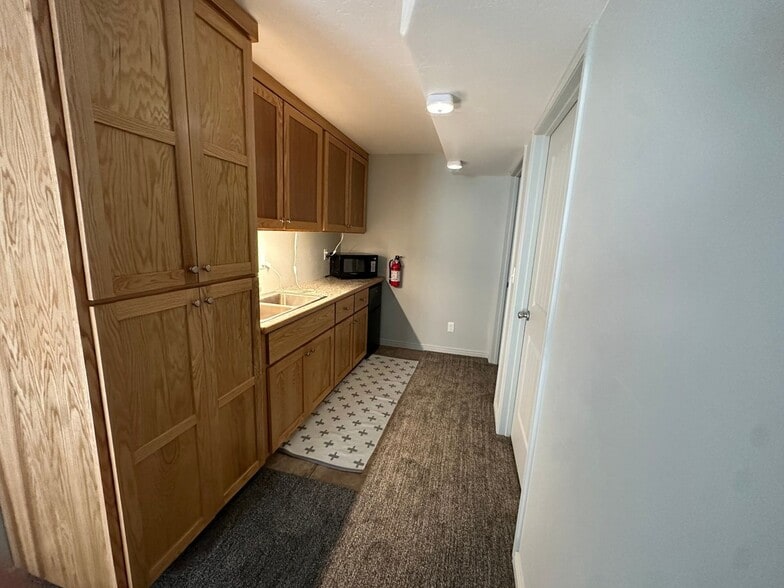 Building Photo - 674 Tanglewood Dr