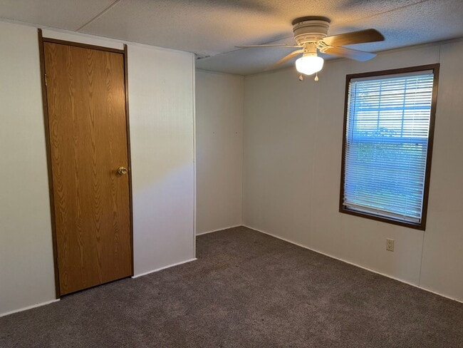 Building Photo - Two Bedroom Trailer in Maiden