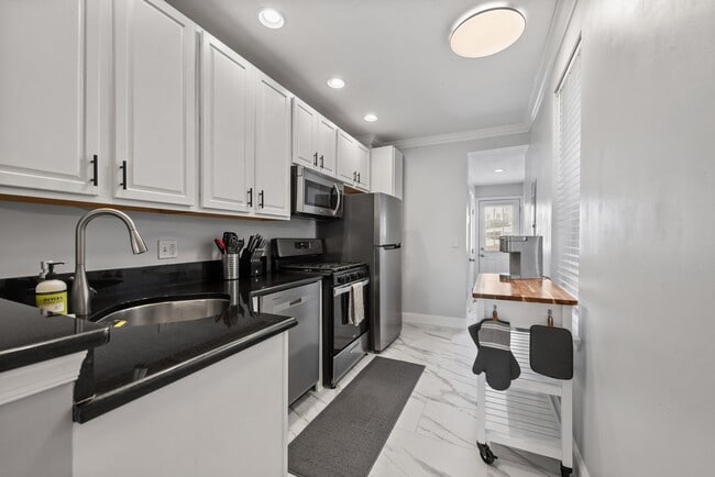 Building Photo - 8 E Randall St