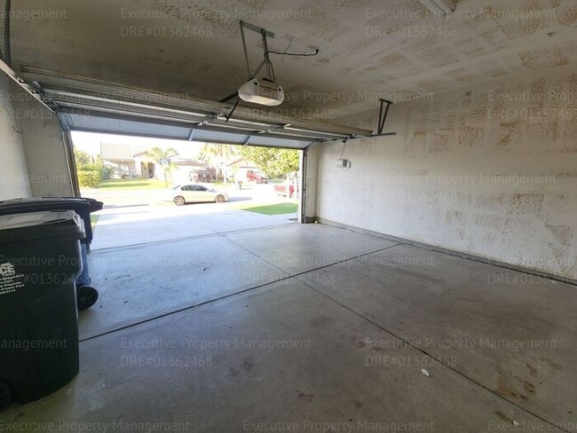 Building Photo - Charming 3 bedroom, 2 bathroom home locate...