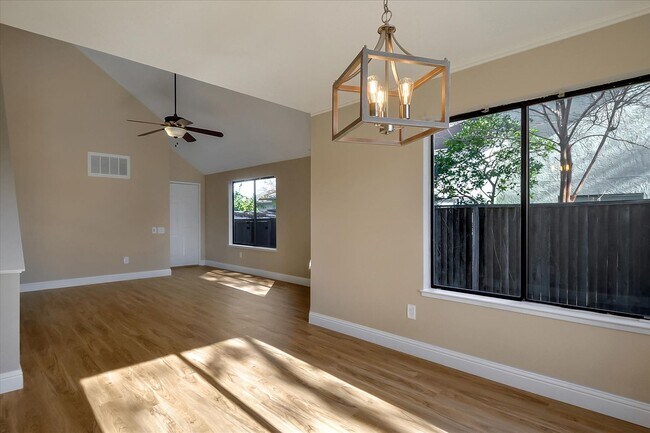 Building Photo - 970 Antelope Terrace