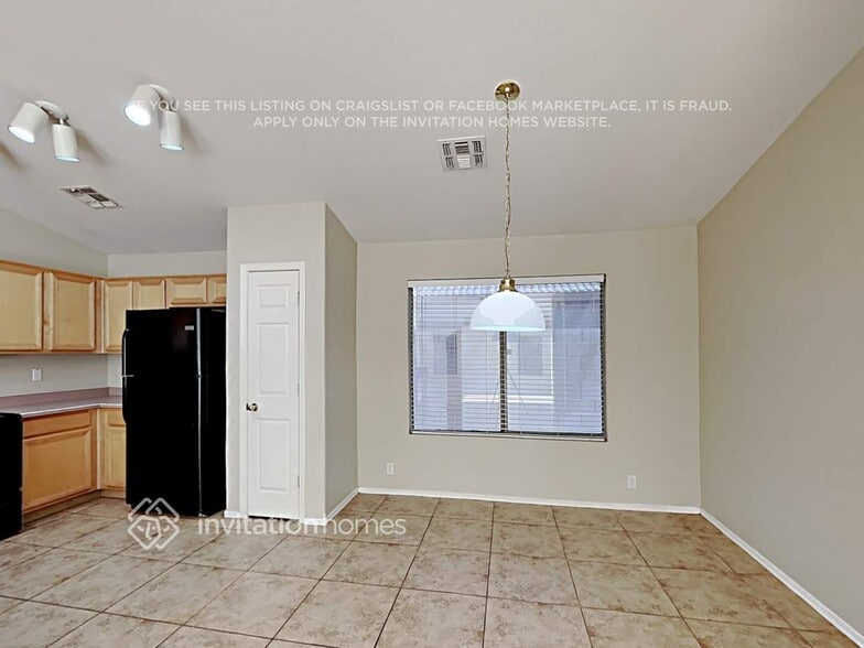 Building Photo - 9331 W Cinnabar Ave