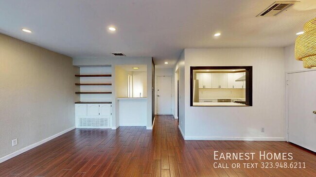 Building Photo - 7231 Balboa Blvd