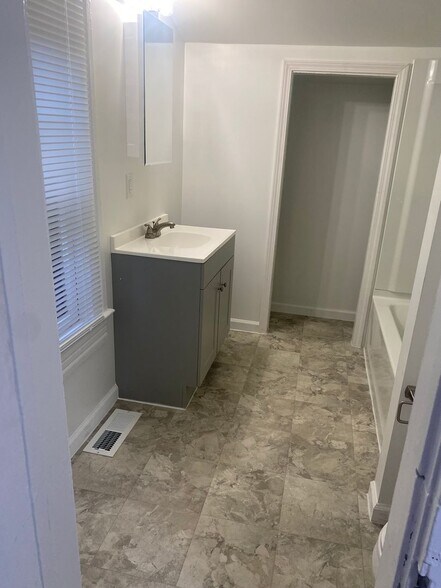 Building Photo - 625-627 S 10th Street