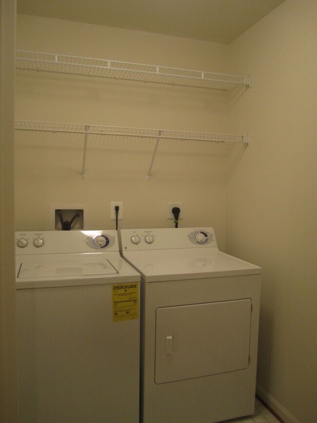 Building Photo - VERY WELL MAINTAINED CONDO