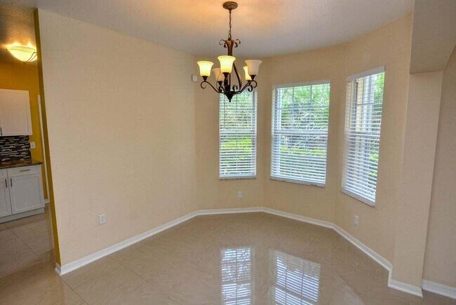 Building Photo - 110 SW Peacock Blvd