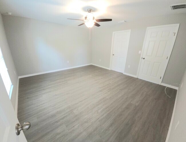 Building Photo - 440 Locust Rd