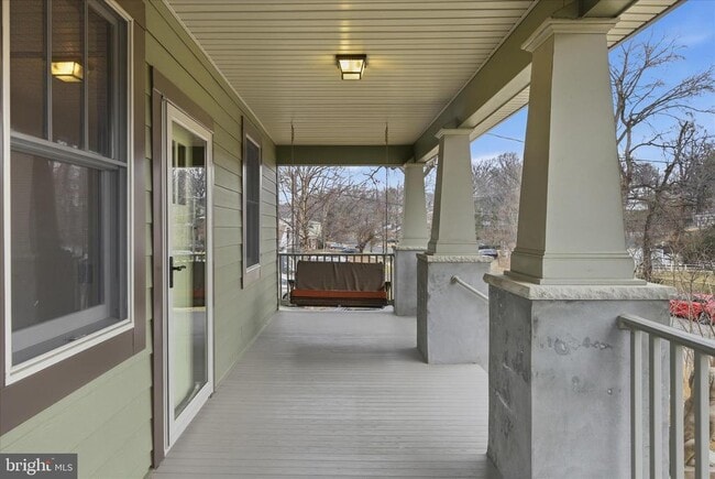 Building Photo - 2400 Valley Way