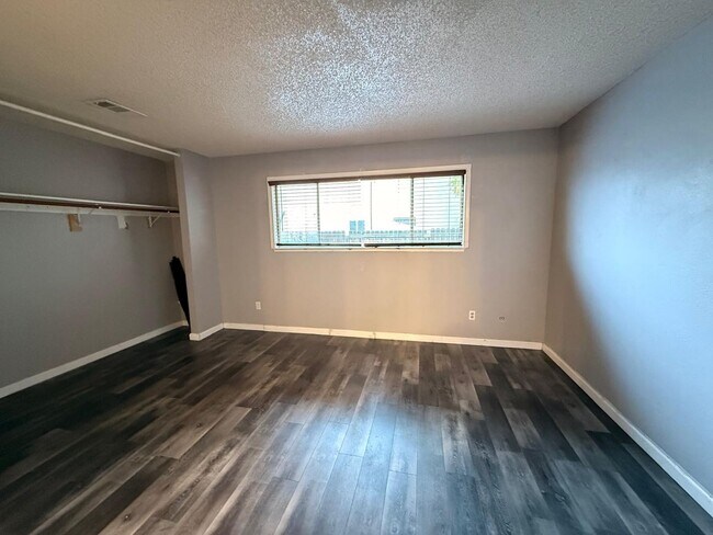 Building Photo - Beautiful 3 Bedroom Single-Family Home!