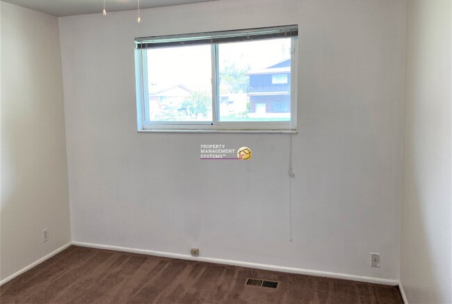 Building Photo - 824-826 E White Maple Way (3700 S)