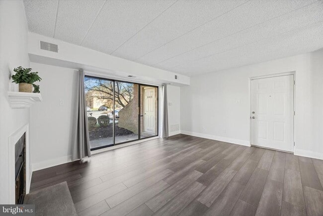 Building Photo - 40 Le Forge Ct