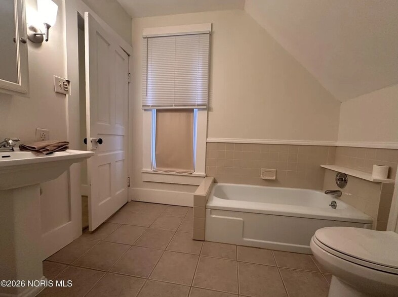 Building Photo - 320 W Lima St