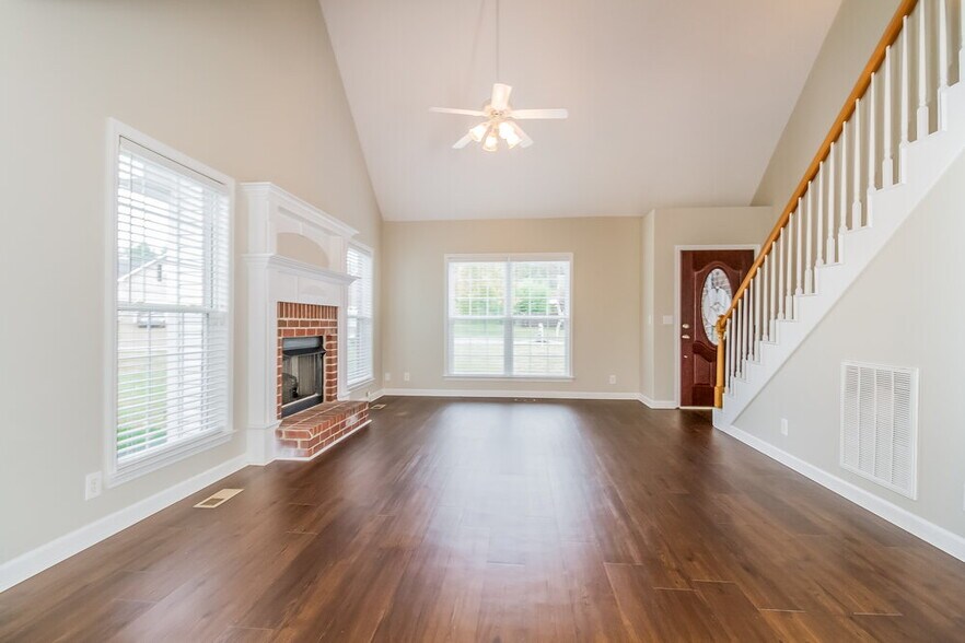 Building Photo - 2910 Iona Dr