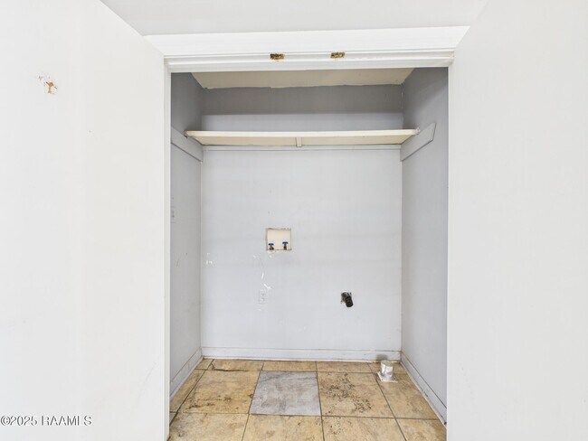 Building Photo - 615 Walker Rd