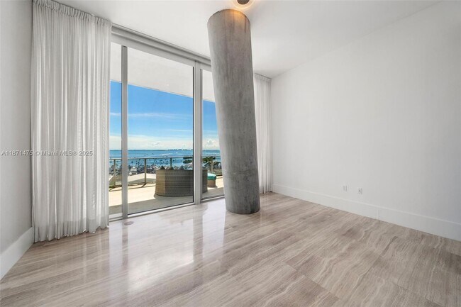 Building Photo - 2675 S Bayshore Dr