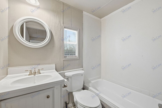 Building Photo - 1307 Oakridge Rd