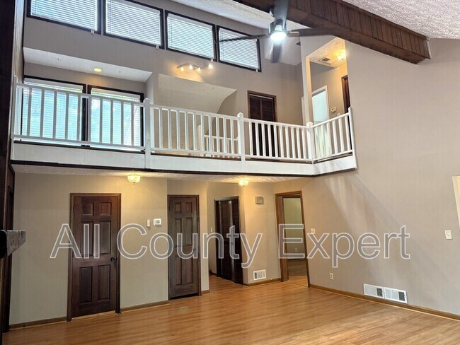 Building Photo - 1302 Colony Dr