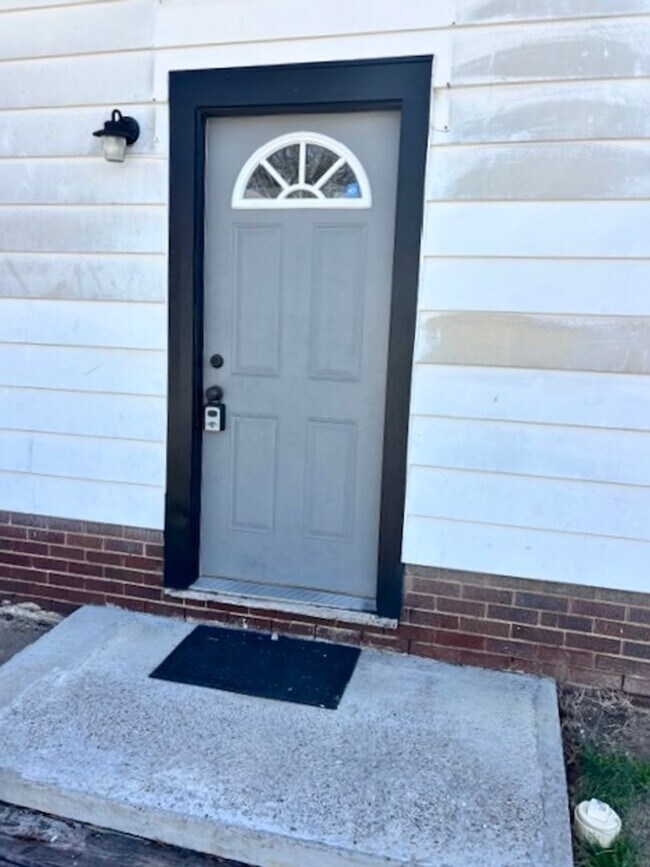 Building Photo - 750 E Delaware St