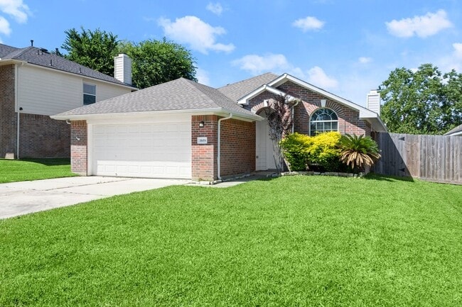 Building Photo - 18454 Sunrise Pines Dr