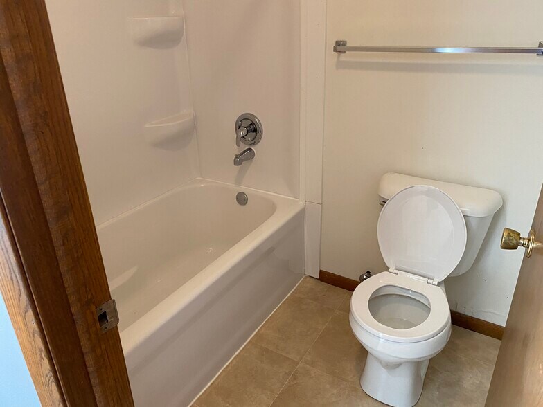 Building Photo - 1229 Augusta Ave