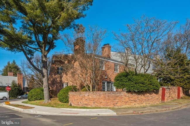 Building Photo - 6815 Melrose Dr