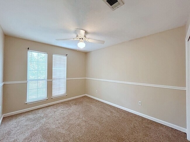 Building Photo - Prime 3 Bed, 2.5 Bath with Fireplace & Fenced Patio!