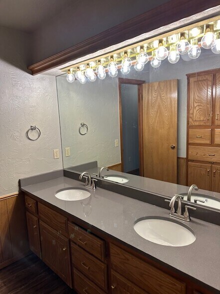 Building Photo - 9900 Rockwell Terrace