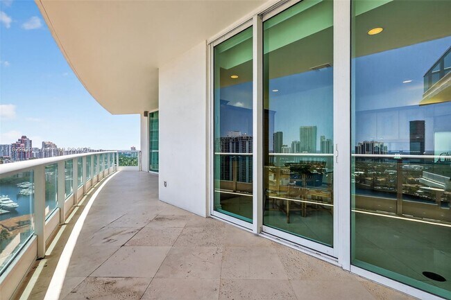 Building Photo - 20155 NE 38th Ct