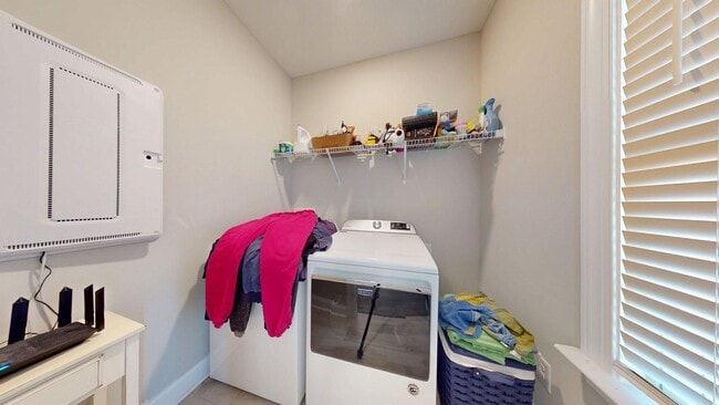 Building Photo - Spacious and Well Maintained 3 Bedroom Townhome in Woodward Oaks