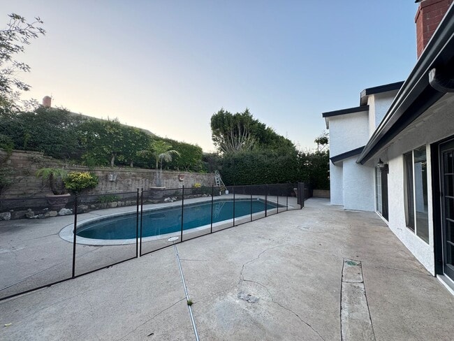 Building Photo - Stunning 5Bd/3.5Ba Home in Laguna Hills with a Pool and Elevator!