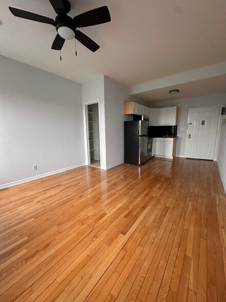 Building Photo - 890 W Beech St
