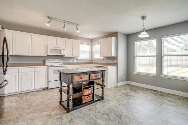 Building Photo - 578 Tanglewood Dr